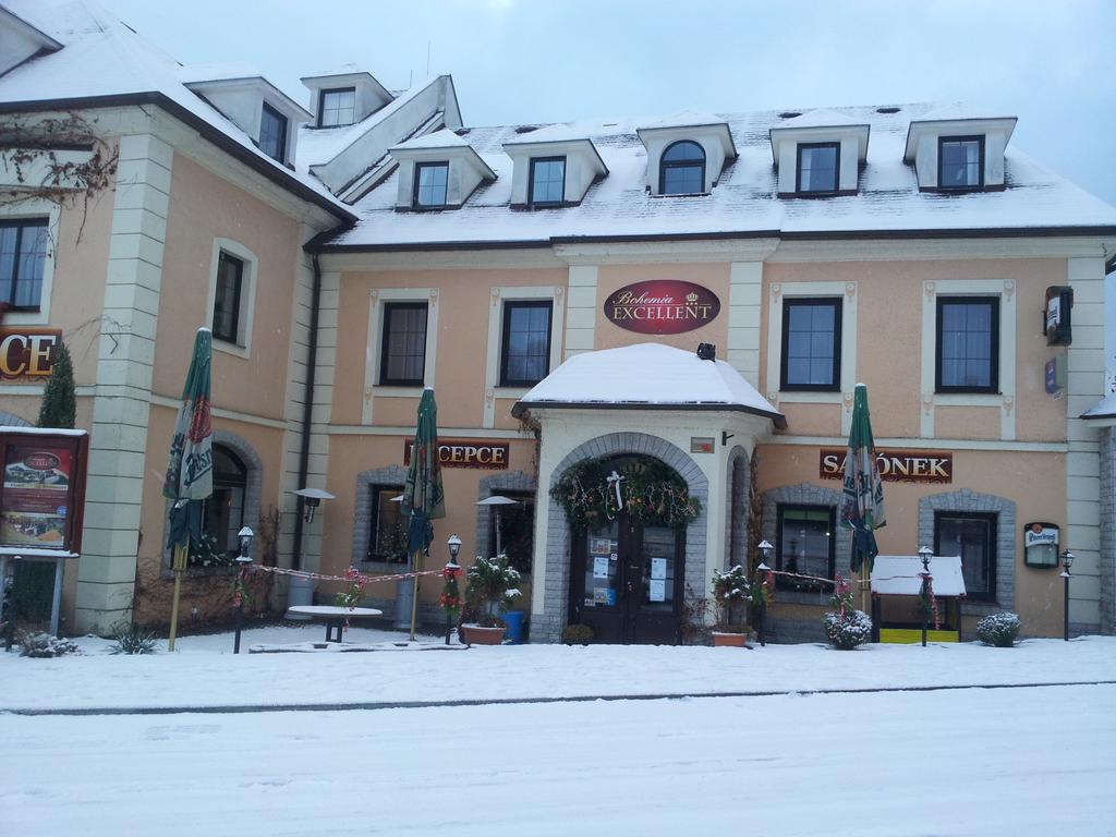 Hotel Bohemia Excellent Klasterec nad Ohri Exterior photo